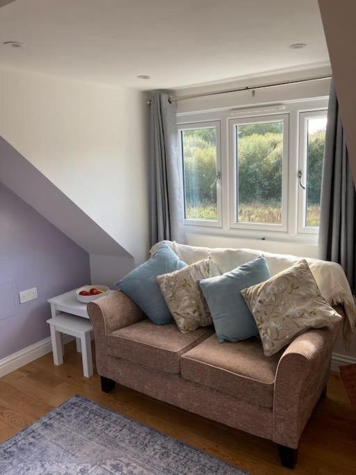 The Hideaway - Village Retreat With Woodland Views Smeeth Esterno foto